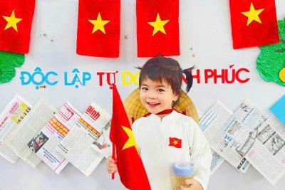 Hoạt động chụp ảnh lưu niệm chào mừng ngày 30/4 của lớp 2 tuổi C- Khu 2- Năm học: 2025- 2026
