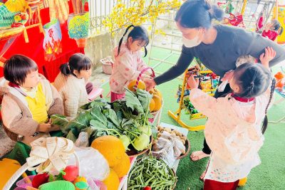 Hoạt động trải nghiệm: ” Chợ Tết tuổi thơ – Kết nối yêu thương”