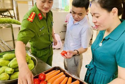 CÔNG AN XÃ MINH TÂN THAM GIA ĐOÀN KIỂM TRA LIÊN NGÀNH AN TOÀN THỰC PHẨM XÃ KIỂM TRA ĐỘT XUẤT CÔNG TÁC BẢO ĐẢM AN TOÀN THỰC PHẨM TẠI TRƯỜNG MẦM NON MINH TÂN