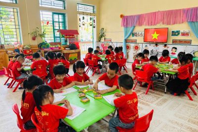 Hoạt động chào mừng ngày 30/4 – 1/5 của lớp 4 tuổi A 2 – Khu 2