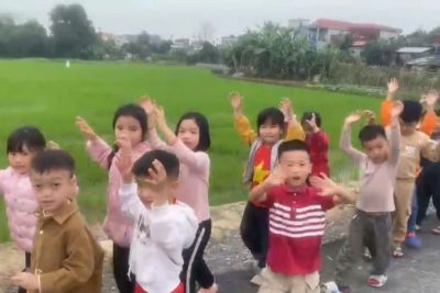 HOẠT ĐỘNG TRẢI NGHIỆM: THAM QUAN CÁNH ĐỒNG LÚA LỚP 5 TUỔI C- KHU2